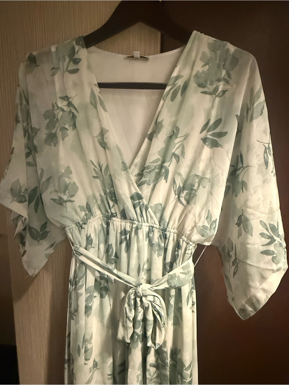 Baltic Born Kia Kimono Maxi Dress in Sage Florals White Size M - Picture 6 of 9
